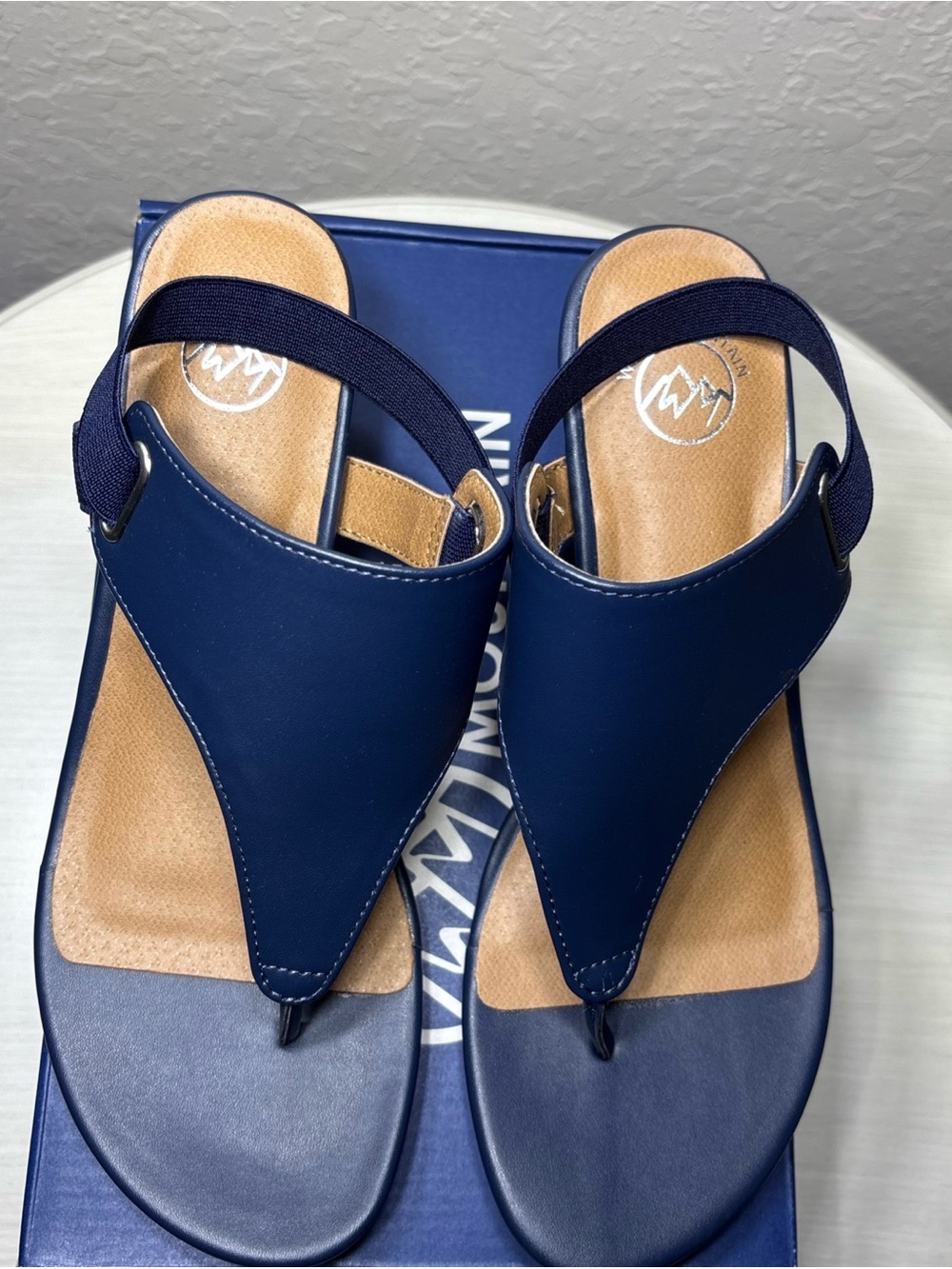 White Mountain All Dres Women
Wedge Sandals 8.5 M Navy Blue
Thong Comfort NIB - Picture 5 of 9